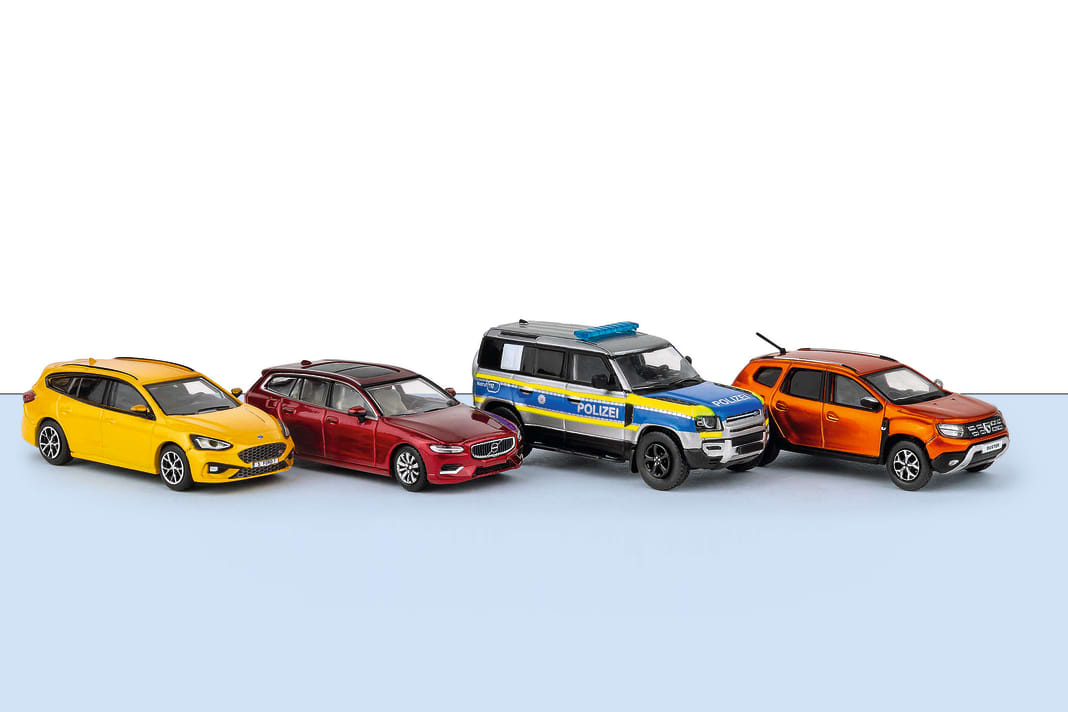 Aktueller Neuheiten-Nachschub bei PCX87: Ford Focus Turnier ST, Volvo V60, Land Rover Defender und Dacia Duster (von links)