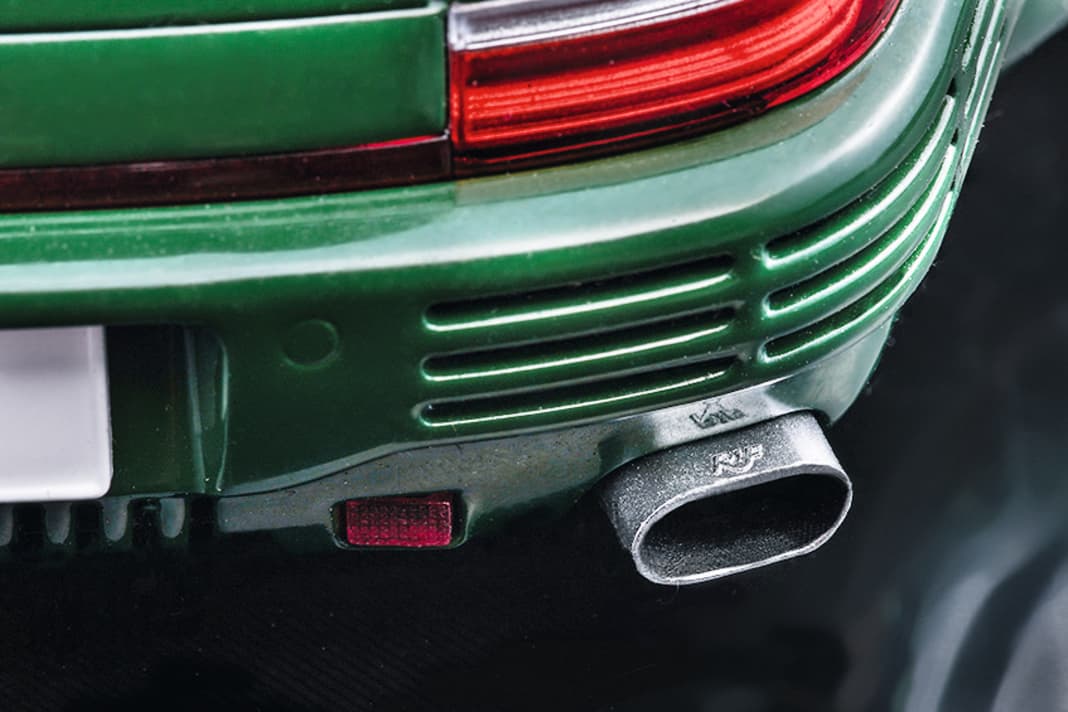 So wie der RUF SCR ein Über-Elfer ist, hat Almost Real dem Original einen Über-1:18er gewidmet