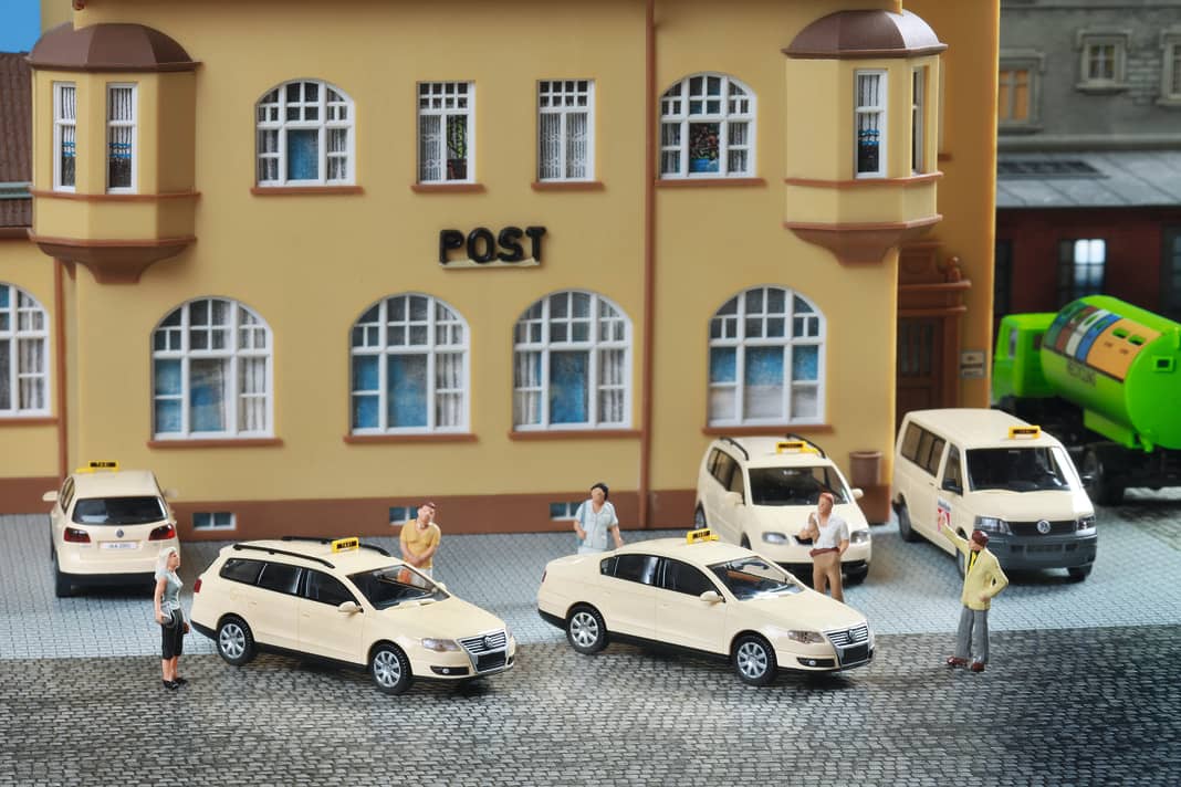 Hallo, Taxi! In den Neunzigern und in H0 waren da meist Volkswagen und Wiking im Spiel