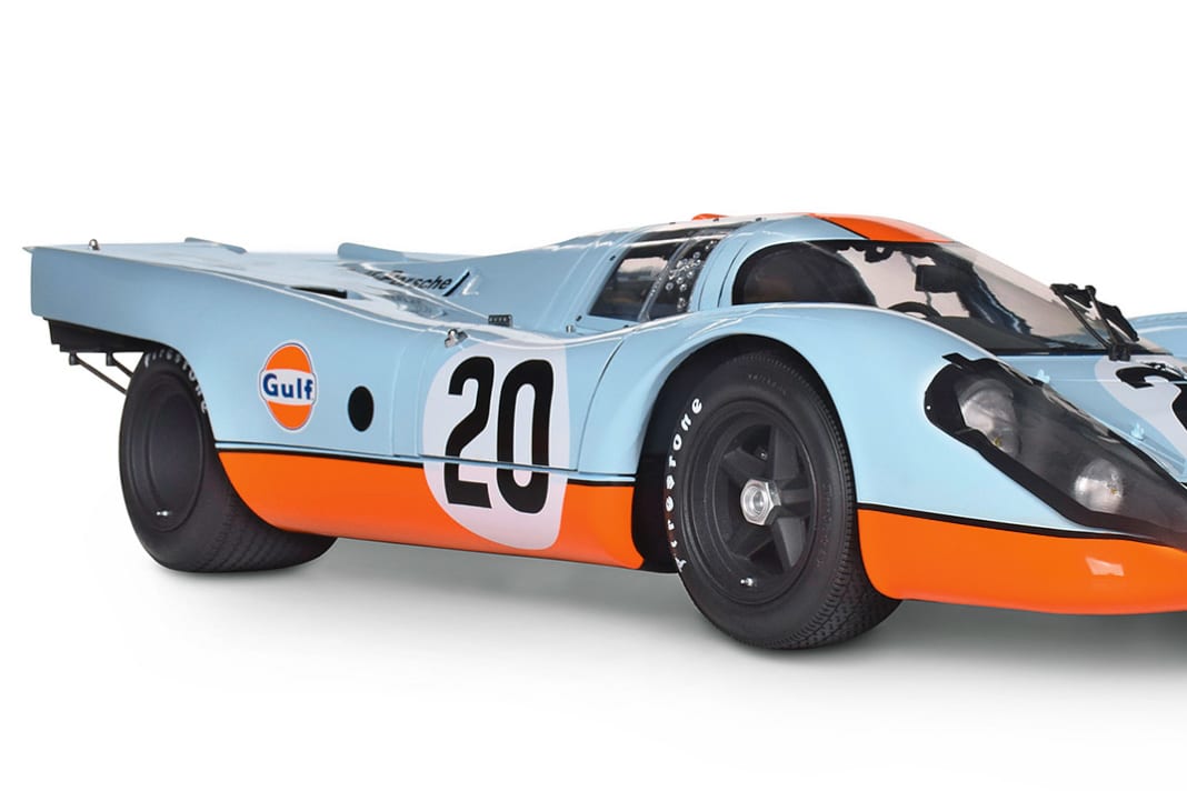 Bei der Dekoration hat sich Ixo für die „Gulf“-Version des 917 KH entschieden. Rechts mittig: ein Archivfoto aus der Produktion des Originals.