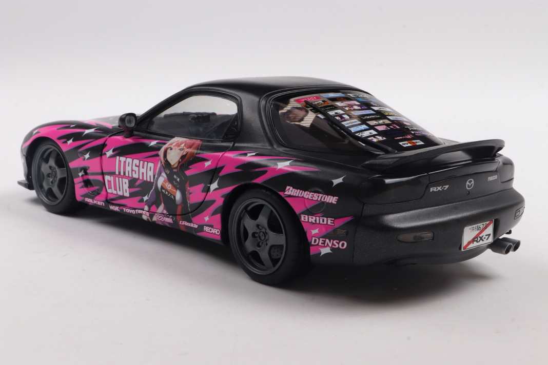 Mit dem schrillbunten Itasha-Club-Mazda baut Solido seine 1:18-Palette zu dem Wankelsportwagen RX7 spektakulär aus ] Foto: Werk