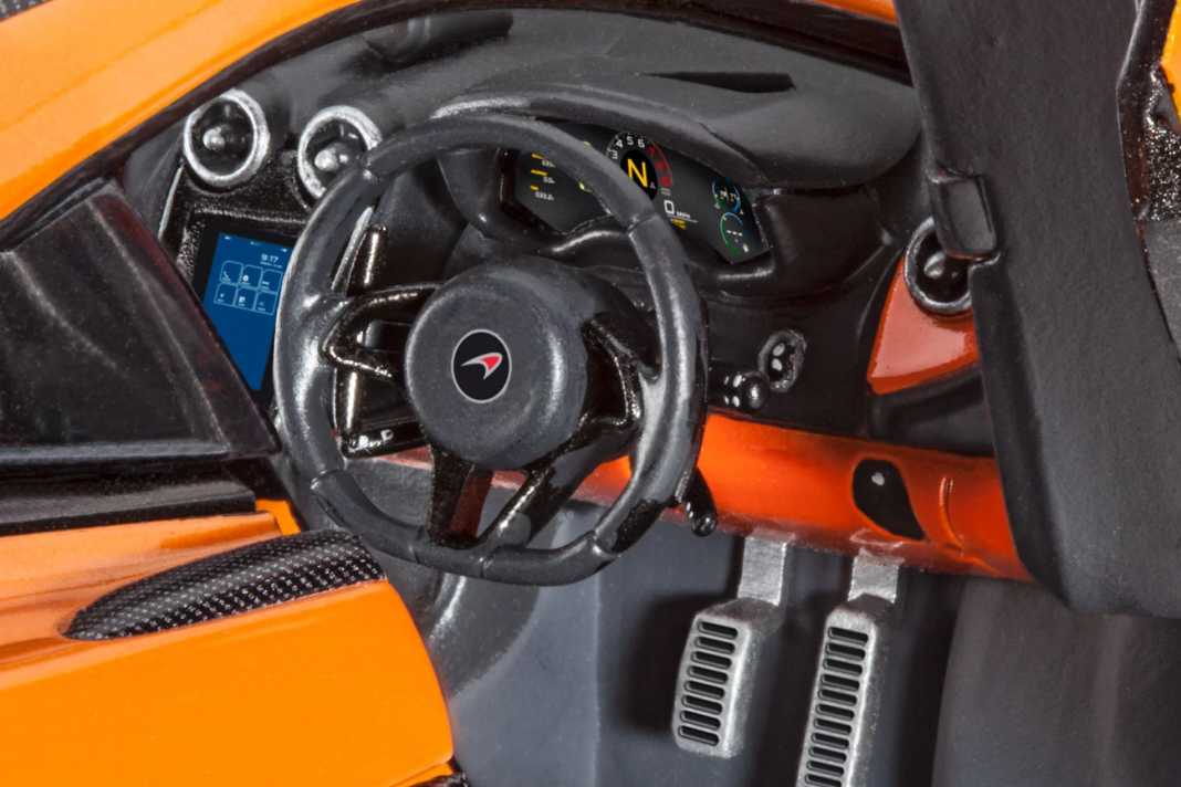 106 Teile versprechen bei einem 1:24-Bausatz eine Menge Details. Das Cockpit löst dieses Versprechen gekonnt ein. ] Foto: Revell