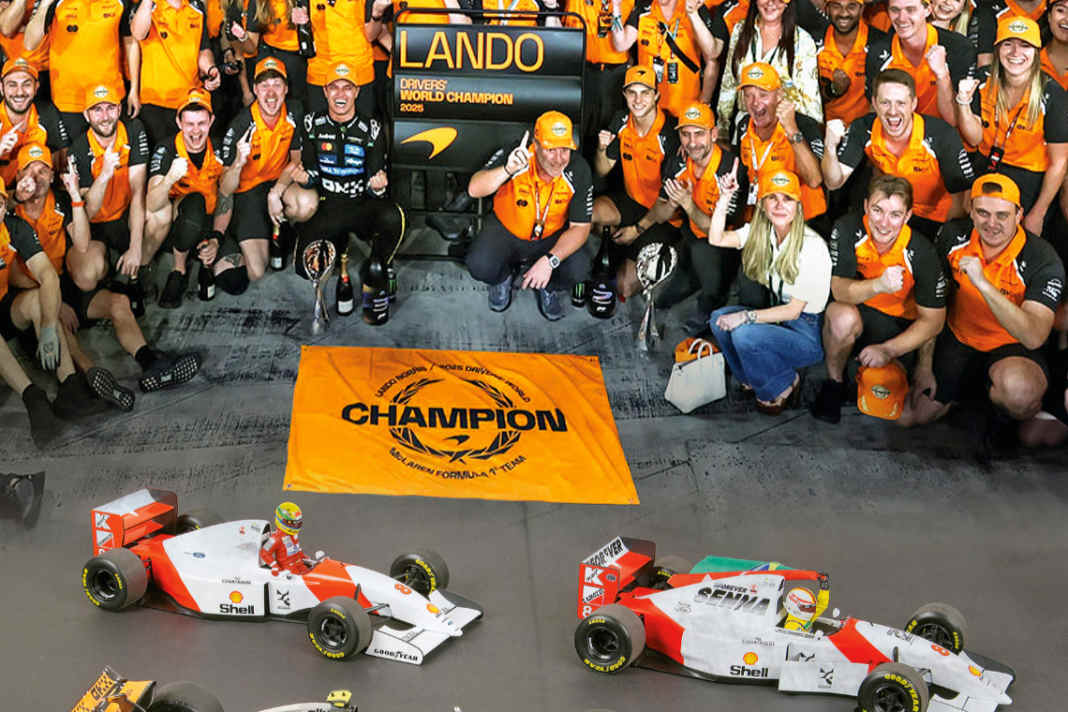 Das Weltmeisterauto McLaren MCL39 von Lando Norris und zwei McLaren-Honda MP4/8 treffen sich bei  Minichamps zum 1:18-Stelldichein