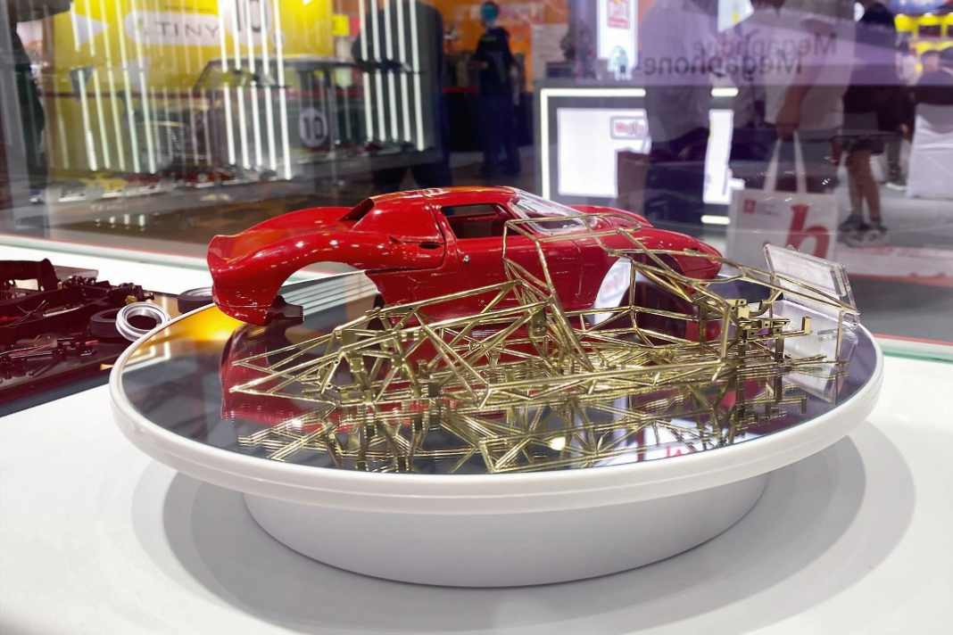 Der Gitterrohrrahmen und die Karosserie des Projekts Ferrari 250 LM von CMC in 1:18 sind schon auf einem guten Wege