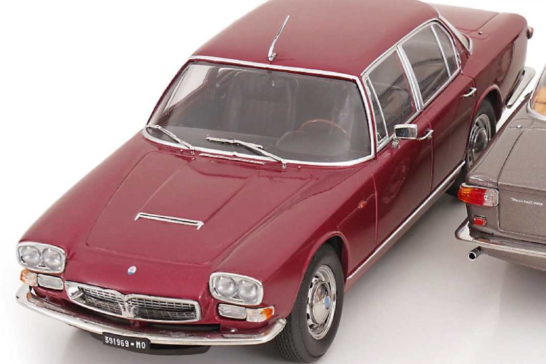 Elegant, fast filigran rollt in 1:18 der erste Maserati Quattroporte aus der Box. Das Luxus-Interieur von KK-Scale ist Extraklasse.
