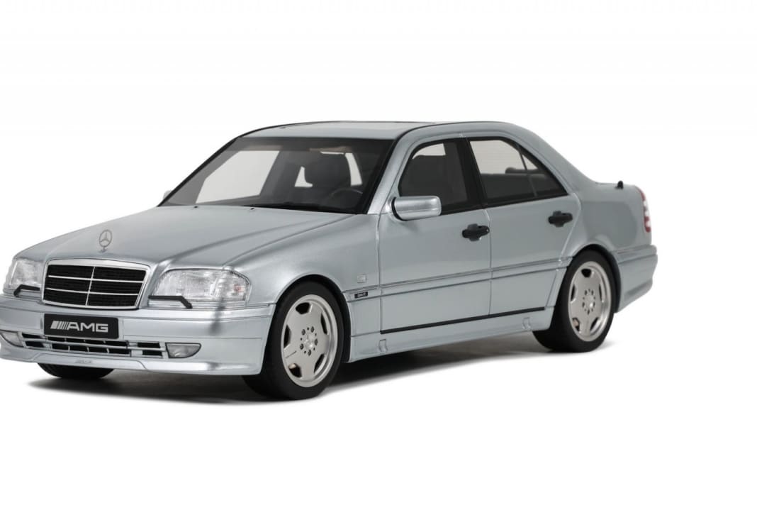 Die sportlichen Proportionen der C-Klasse von Mercedes-Benz als AMG-Modell sind gut getroffen