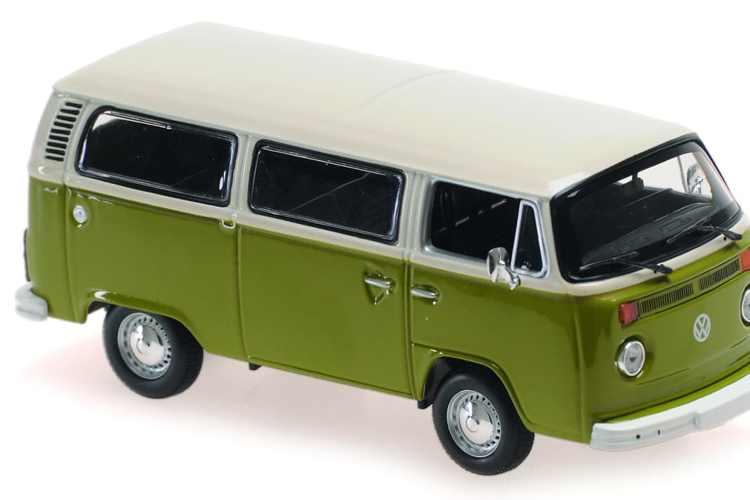 Dem VW T2b stehen Zweifarben-Lackierungen ganz besonders gut: hier in Beige und Grün
