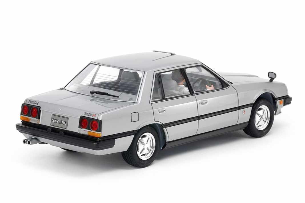 In der Rückansicht fällt der Heckwischer besonders ins Auge. Die Proportionen sind klasse. ] Foto: Tamiya