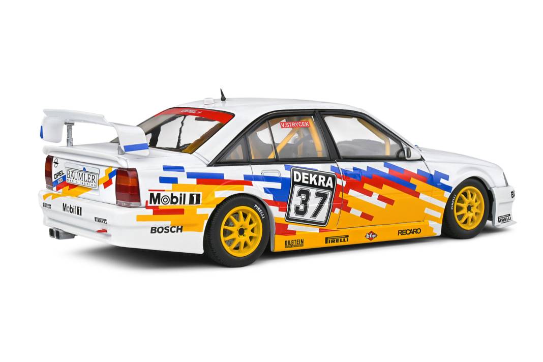 Die originalgetreue DTM-Dekoration des Strycek-Omega ist Solido wirklich gut geglückt ] Foto: Werk