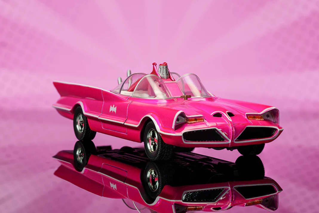 Eines ist dieses Batmobil in 1:24 auf jeden Fall: schrill