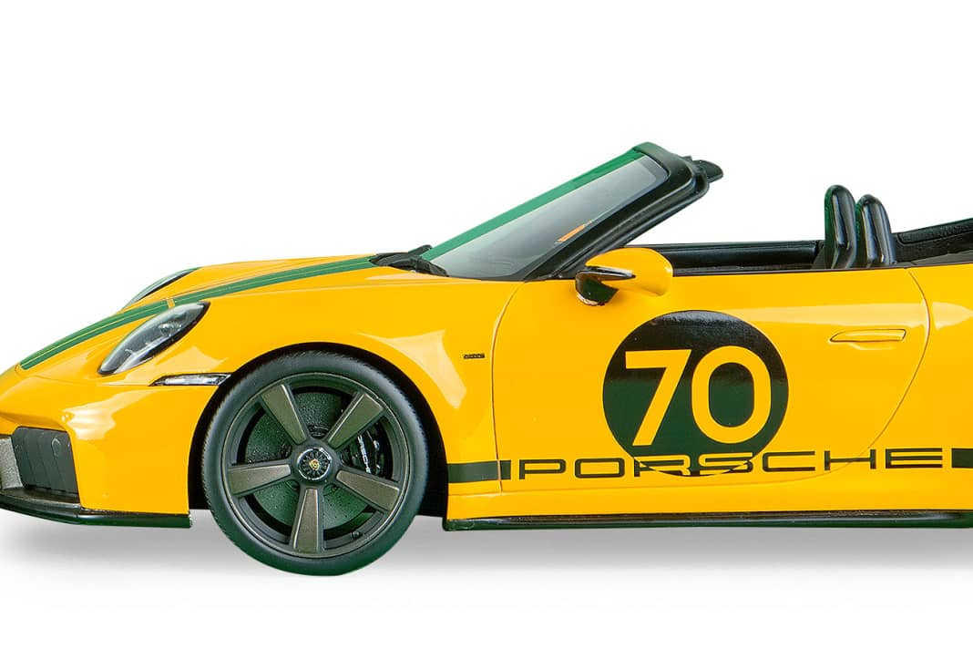 Die Farben sind schrill, die Sto!muster fast psychedelisch. Fehlt nur noch die Schlaghose beim Porsche-Piloten in 1:18!