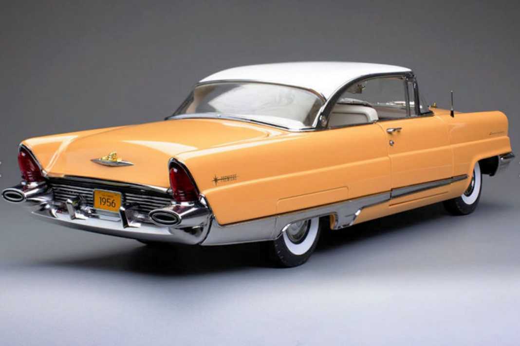 Der Lincoln Premiere als Hardtop Coupé von 1956 ist auch als 1:18er ein reinrassiger Vertreter der Heckflossenära ] Foto: Sun Star