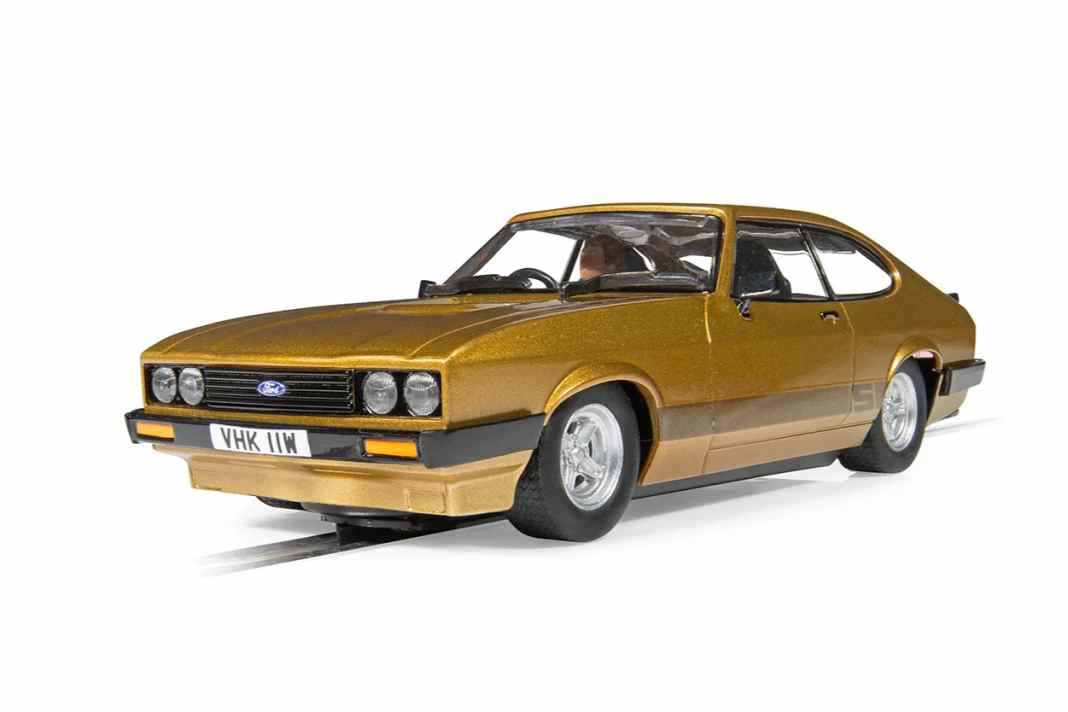 Da sind Kasko-Schäden vorprogrammiert, wenn die Ford Capri von Bodie und Doyle über die 1:32-Piste driften ] Foto: Werk