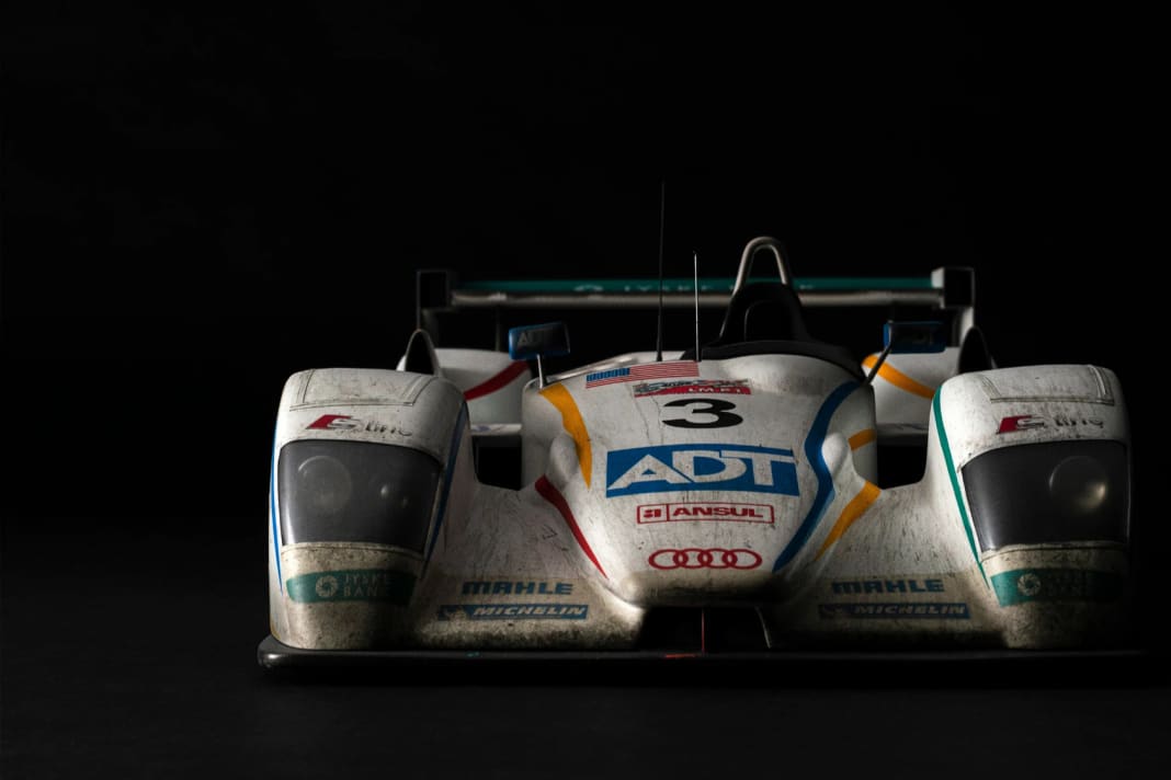 Nicht nur das Auto, also der R8, auch die Fahrer brauchen in Le Mans Nehmerqualitäten. Sogar in der Baugröße 1:8