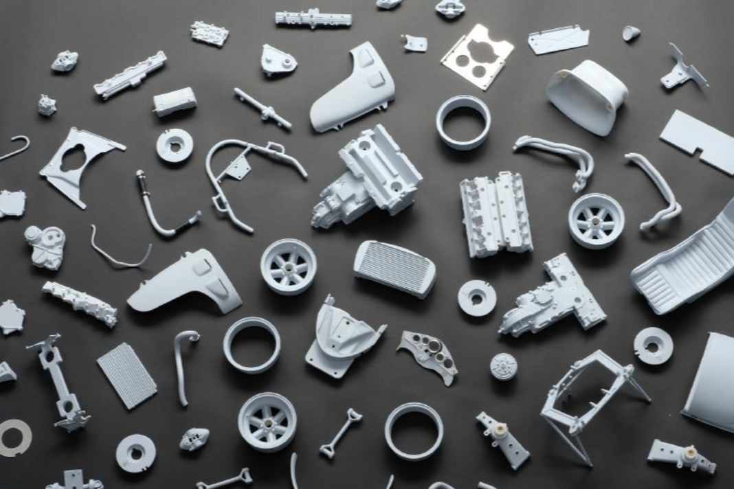 Bei der 1:8-Version des Honda RA 272 setzt Amalgam im Auftrag von Honda ein Puzzle aus über 1600 Teilen zusammen ] Foto: Honda