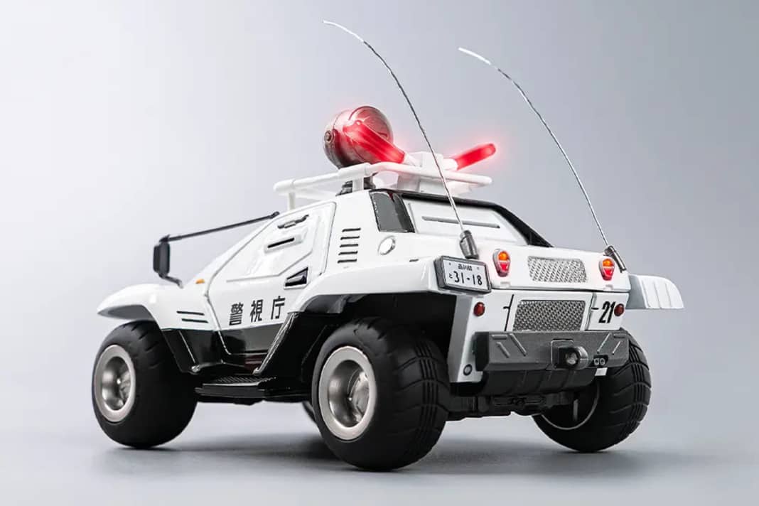 Das etwas andere Policecar findet sein Vorbild in den Anime-Filmen Patlabor 1 und 2 und ist in der Baugröße 1:35 umgesetzt ] Foto: Three Zero