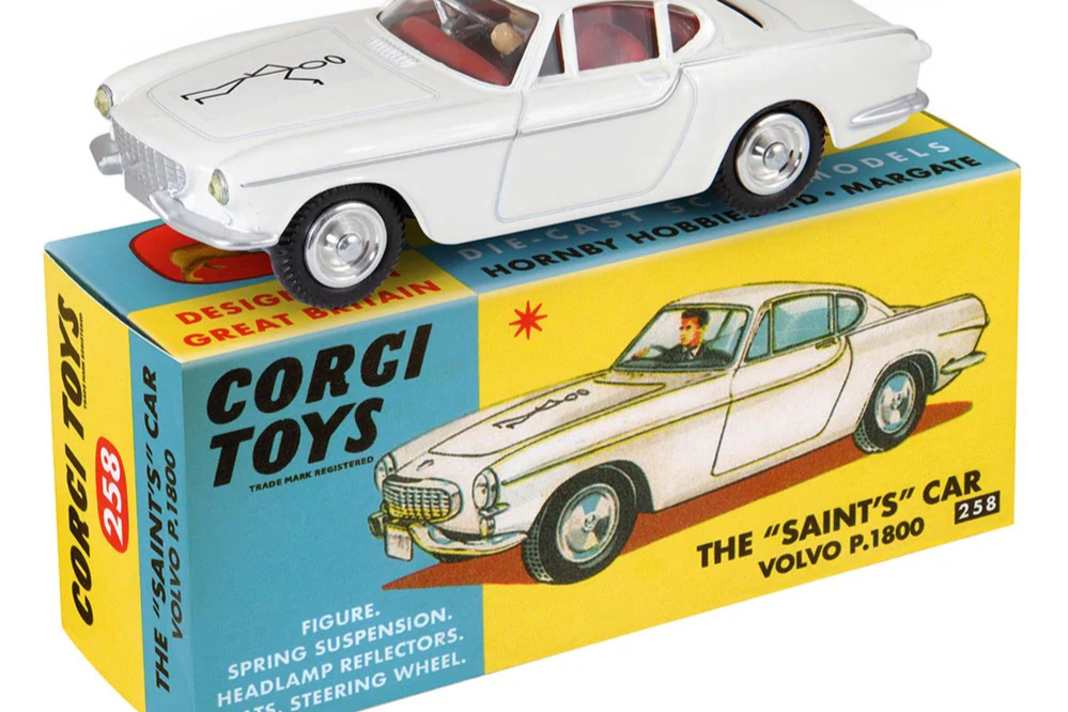 Unter den Kino- und TV-Modellen von Corgi nimmt der Volvo P1800 aus der Serie "The Saint" eine ganz besondere Stellung ein. Der Corgi Club legt den weißen Schweden wieder auf. ] Foto: Corgi