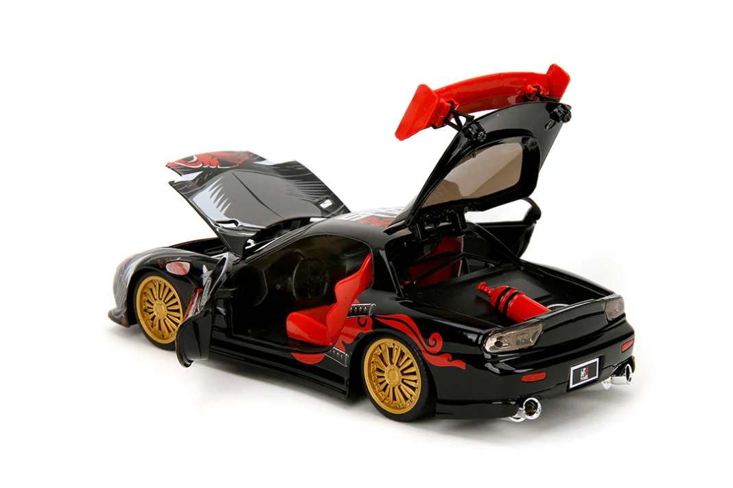 Das Die-Cast-Modell des Mazda RX-7 hat bewegliche Türen und Hauben sowie eine Lachgasanlage