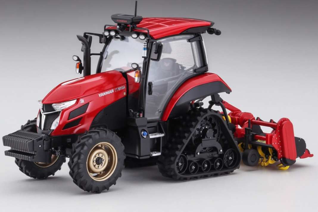 Am Yanmar-Schlepper ist neben dem Vertikutierer im Heck der Raupenantrieb eine Besonderheit des Hasegawa-Kits in 1:35 ] Foto: Werk