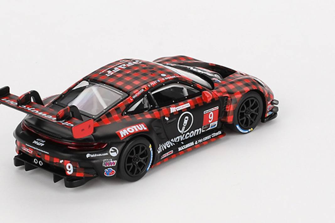 Der Anbieter Mini GT liefert im kompakten Maßstab 1:64 brillante Dekorationen ab. Das beweist auch der Sieger-Porsche aus Sebring von 2023.