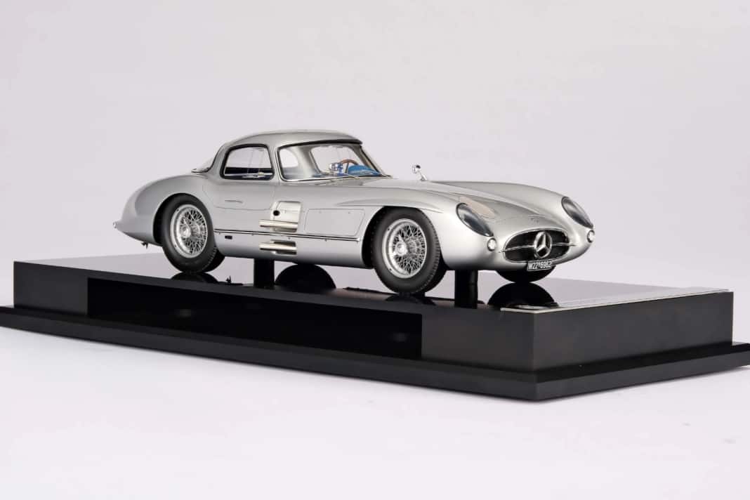 Ebenfalls in der Entwicklungsabteilung parkt zur Zeit die 1:18-Version des Mercedes-Benz 300 SLR Uhlenhaut mit blauem Interieur. ] Foto: Amalgam