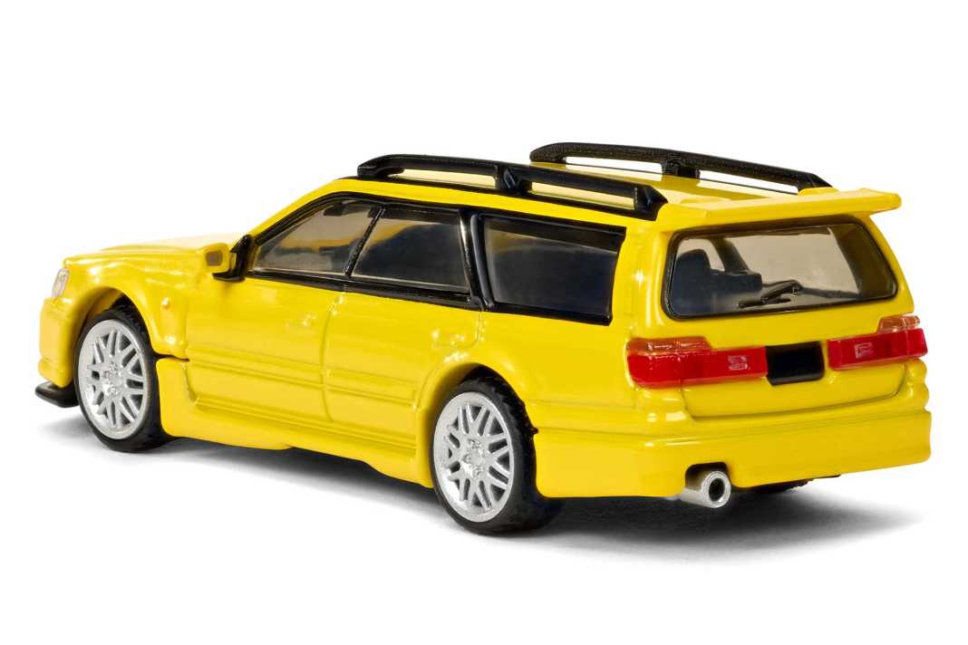 Der Stagea von Nissan wurde von 1996 bis 2001 gebaut. Die Farbe des 1:64ers nennt Hot Wheels Gloss Lightning Yellow Finish ] Foto: Hot Wheels