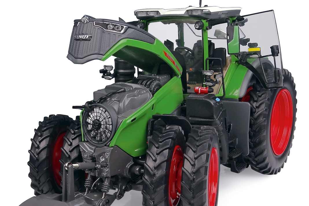 Die spektakulärste Neuheit von Fendt in 1:32 ist der 1025 Vario, hier in der Nordamerika- Version abgelichtet