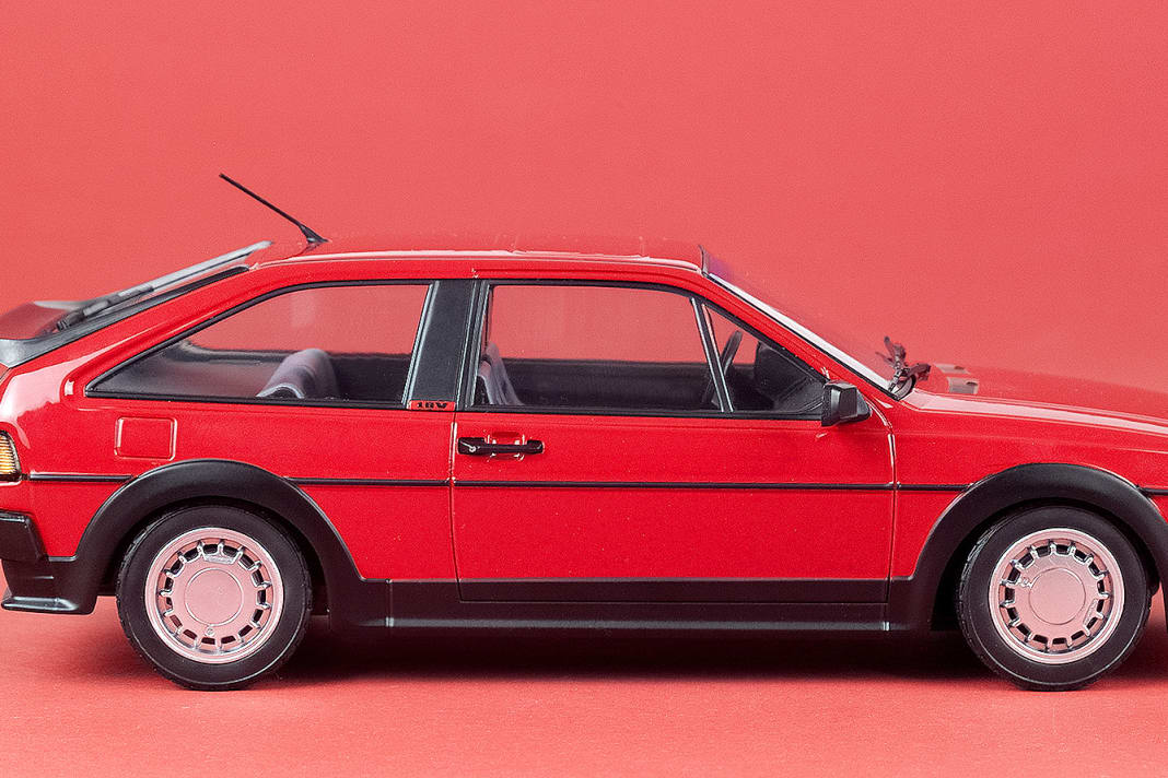 Modelissimo verkauft den VW Scirocco zunächst in Rot und als 16V-Version mit passenden Sportsitzen