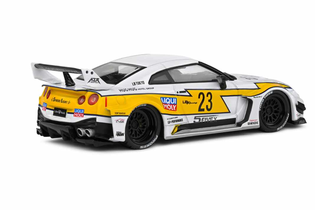 Auch der jüngste Tuning-Nissan der Franzosen punktet mit guten Proportionen und gelungenen Details wie den Front-Flaps ] Foto: Werk