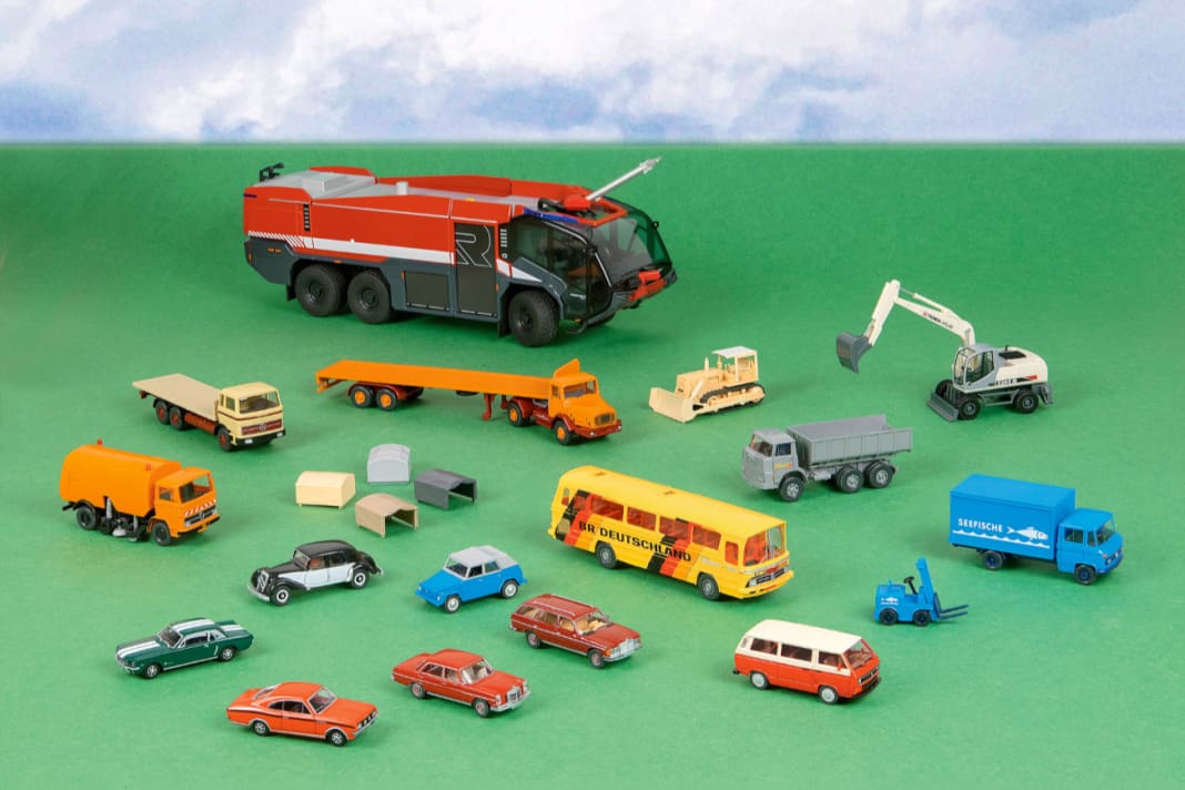 Im Hintergrund ist das feine 1:43-Modell der Rosenbauer-Feuerwehr zu
entdecken, vorne parken die umsatzstarken 1:87er