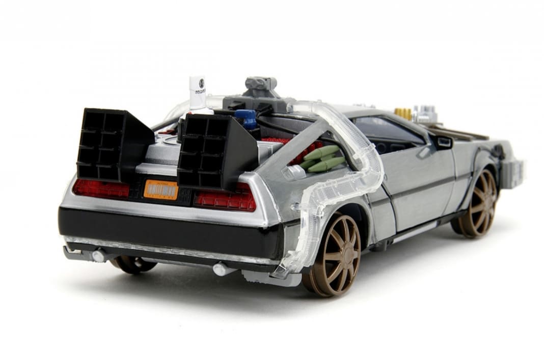 Auch in der Heckansicht sind die Finessen der Zeitmaschine auf Basis des DeLorean gut zu erkennen