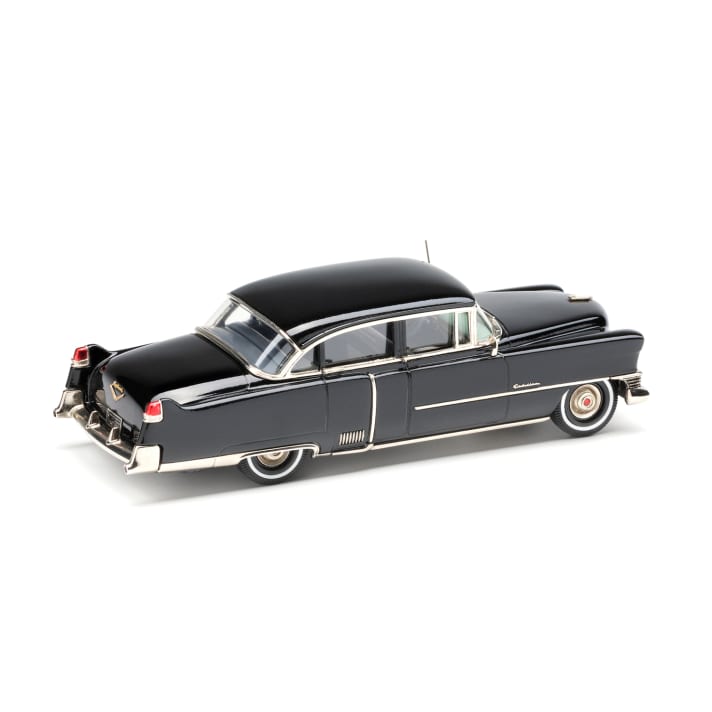 Der neue Cadillac von Brooklin Models in 1:43 zeichnet die Limousine aus der Heckflossen-Ära in den Vereinigten Staaten mit üppigem Chromschmuck originalgetreu nach ]