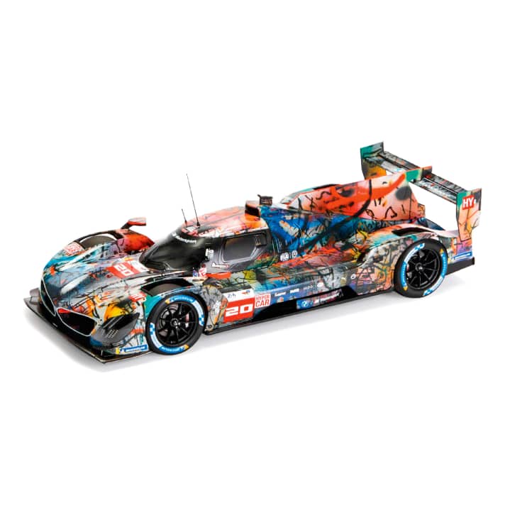 Auch in 1:43 ist jetzt bei BMW im Shopdas Art Car des Le-Mans-Renners MHybrid V8 mit der Startnummer 20, gestaltetvon Julie Mehretu,erschienen. Verkaufspreis:89 Euro.
