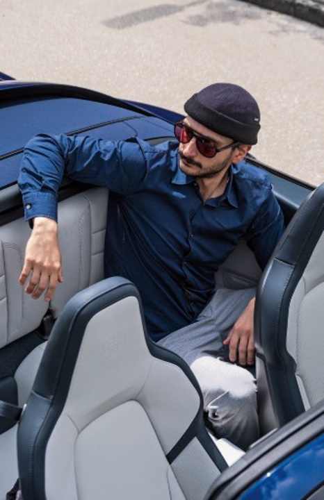 Gewohnt knapp bemessen: Die Notsitze hinten sind bei offenem Dach äußerst zugig, aber für kurze bis mittlere Distanzen durchaus brauchbar