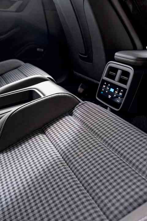 Pepita lässt grüßen: das Stoffmuster der hervorragenden Komfortsitze