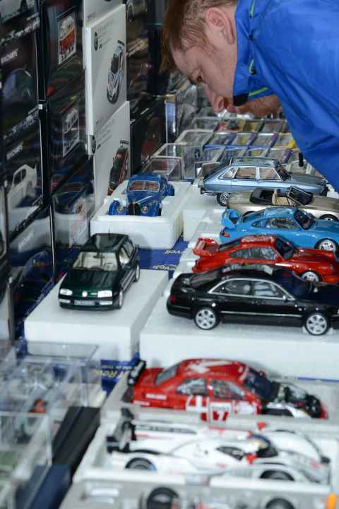 Das Fachsimpeln, das Verhandeln, der Gedankenaustausch unter Modellautofans – all das macht die Audi Modellauto-Börse am 27. November wieder möglich. Das ist Balsam für die Sammler-Seele. ]