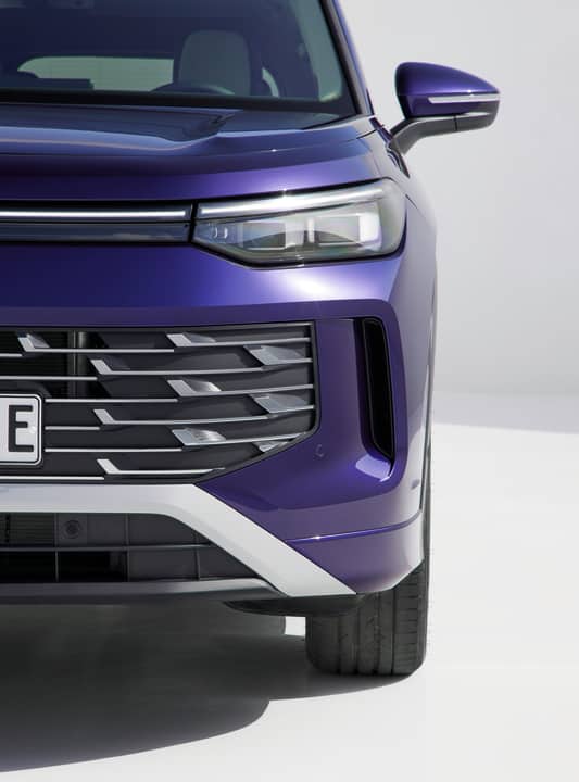 Auffallend hoch: die Anordnung der LED-Doppelscheinwerfer - optional als “IQ.LIGHT - HD Matrix-Scheinwerfer”