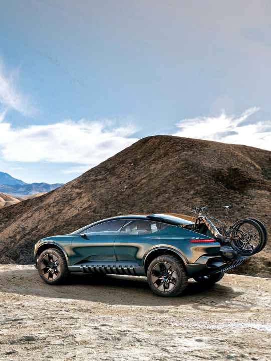 Der erste Pick-up aus dem Hause Audi trägt natürlich einen Designer-Dress. Auf Knopfdruck faltet sich das elegante Heck zur praktischen Ladefläche