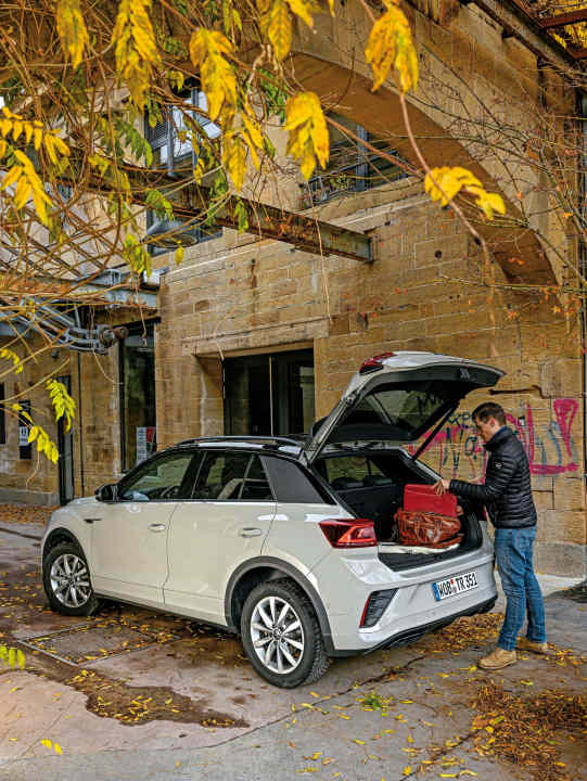 Auch der Nutzwert kommt nicht zu kurz: 392 bis 1.237 Liter Stauraum und ein serienmäßig höheneinstellbarer Ladeboden sorgen dafür