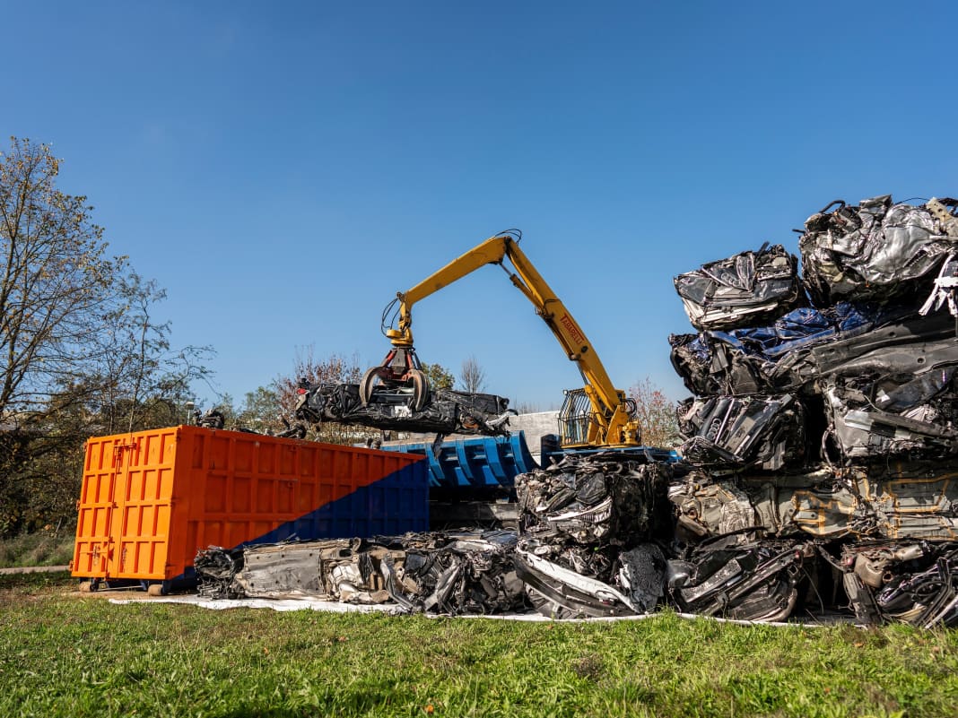 Projekt MaterialLoop testet Kreislaufwirtschaftspotenziale von Altfahrzeugen