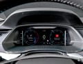 Das digitale Kombiinstrument ist 10,2 Zoll groß (Serie ab Style) und bietet unterschiedliche Anzeigen; LEDs an den Seiten zeigen Temperatur und Tankvorrat an