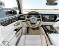 Digital-Cockpit und großer Touchscreen – der D2 nahm 2013 voraus, was fünf Jahre später im Touareg verfügbar war: das Innovision Cockpit
