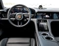 Wertiges und modernes Cockpit mit perfekter Ergonomie. Cool: Display vor dem Beifahrersitz (997 Euro). Noch cooler: Das Digitalradio kostet im Zuge der Modellpflege (MJ 2021) nicht mehr extra