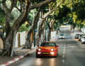 Underdog: In dieser Straße im Norden von Tel Aviv wohnen die reichsten Israelis, ein »Arme-Leute-Porsche« Baujahr 87 erregt hier trotzdem Aufsehen.