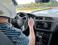 Helm auf ist Pflicht – weniger weil das Fahren im Grenzbereich (manchmal) so gefährlich ist, sondern weil es einfach dazugehört