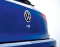 Um der neuen VW-Designsprache gerecht zu werden, wurde das neue R-Logo unterhalb des Volkswagen-Emblems platziert