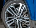 Die Adaptive-Air-Suspension sichert den Fahr-Komfort bei 20-Zoll-Optionsfelgen