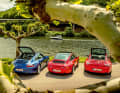 Große Klappe Mit der zweiten Generation des Glasdach-Targa zog ein Novum in die 911- Modellfamilie ein – ab der Baureihe 996 (l.) kann die Heckscheibe  des Targa aufklappen.
