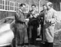 Die erste Werksabholung: Ottomar Domnick übernimmt am 26. Mai 1950 seinen Porsche 356 in Fischsilber.