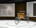 Mercedes-Benz Museum, Stuttgart: Benz Patent-Motorwagen im Raum Mythos 1: Pioniere – Die Erfindung des Automobils, 1886 bis 1900